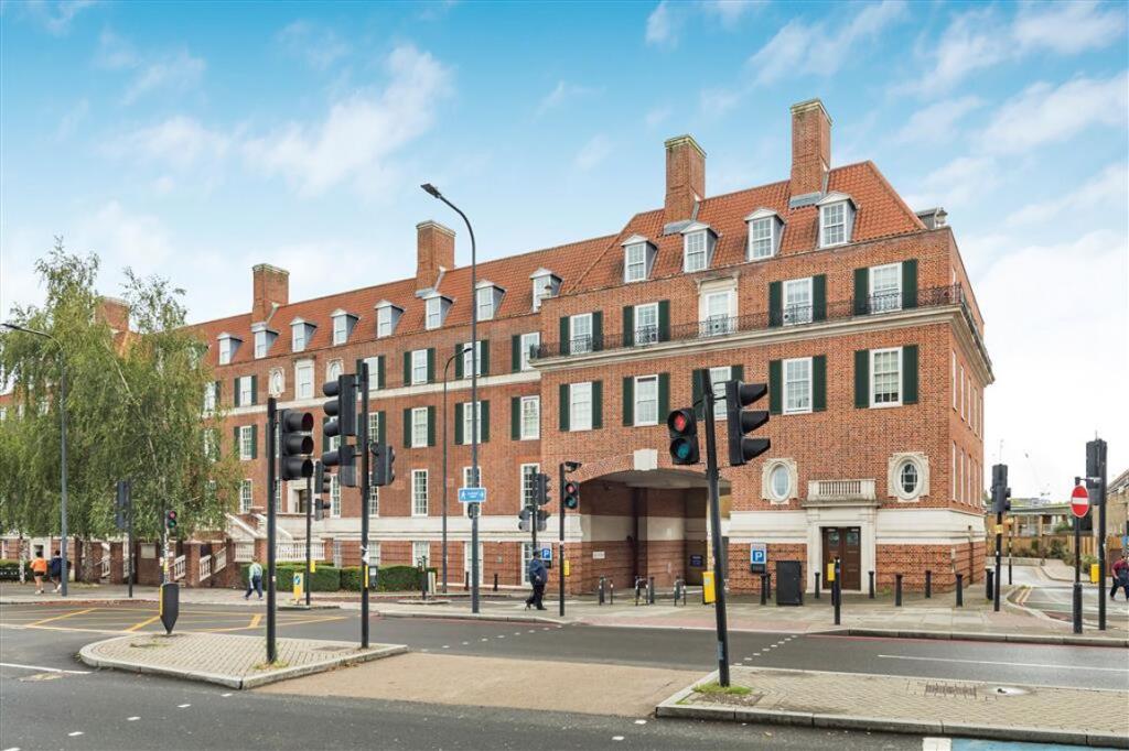 2 bed 1st Floor Flat for rent in Clapham. From Marsh & Parsons - Balham & Clapham South