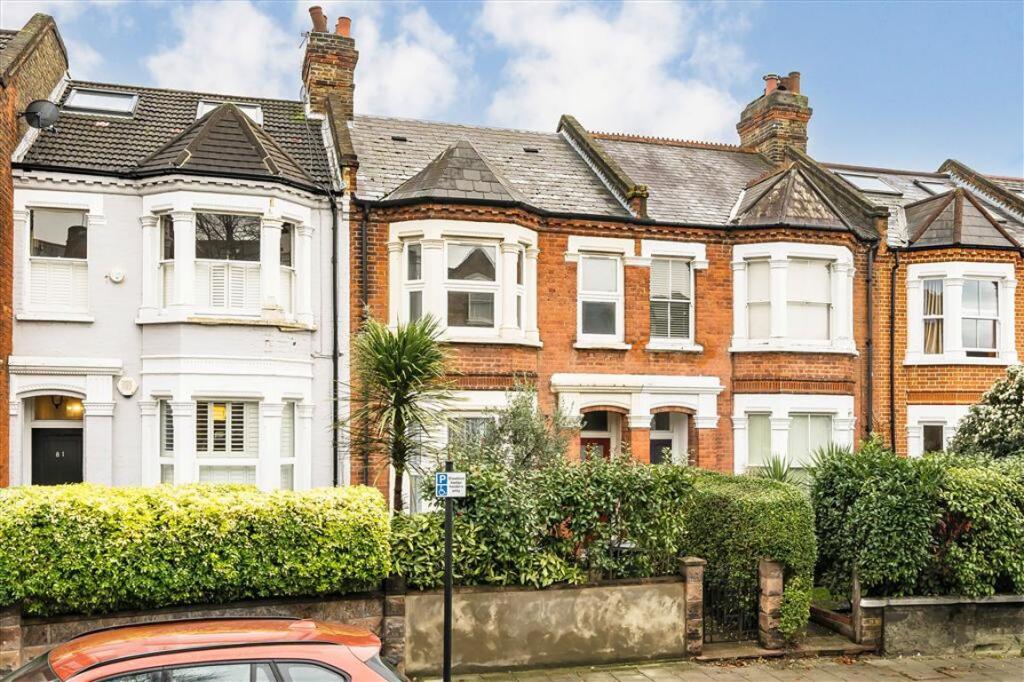 2 bed 1st Floor Flat for rent in Clapham. From Marsh & Parsons - Balham & Clapham South