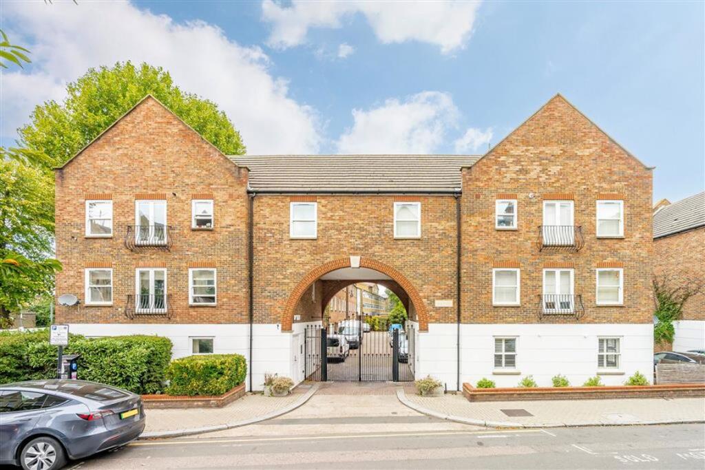 1 bed 1st Floor Flat for rent in Clapham. From Marsh & Parsons - Balham & Clapham South