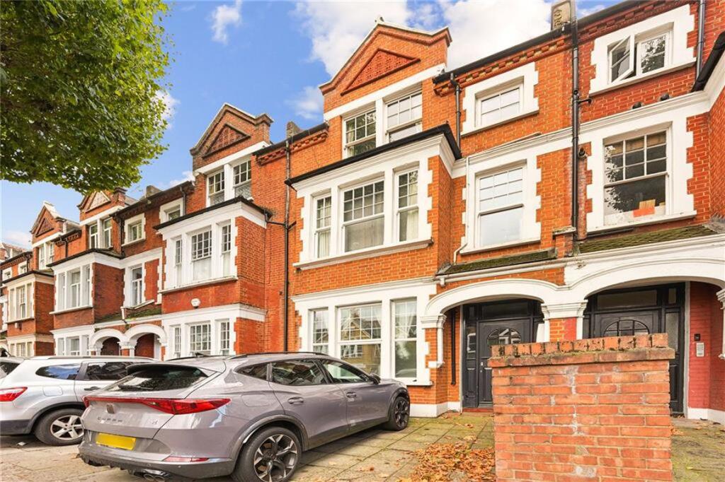 2 bed 1st Floor Flat for rent in Clapham. From Marsh & Parsons - Balham & Clapham South
