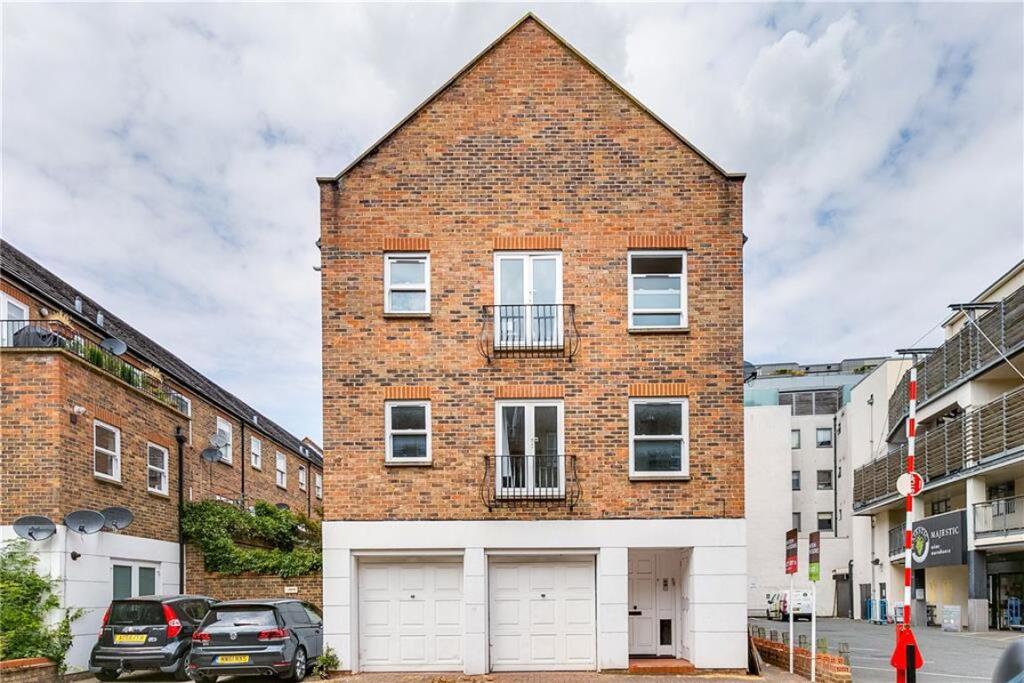 1 bed 1st Floor Flat for rent in Clapham. From Marsh & Parsons - Balham & Clapham South