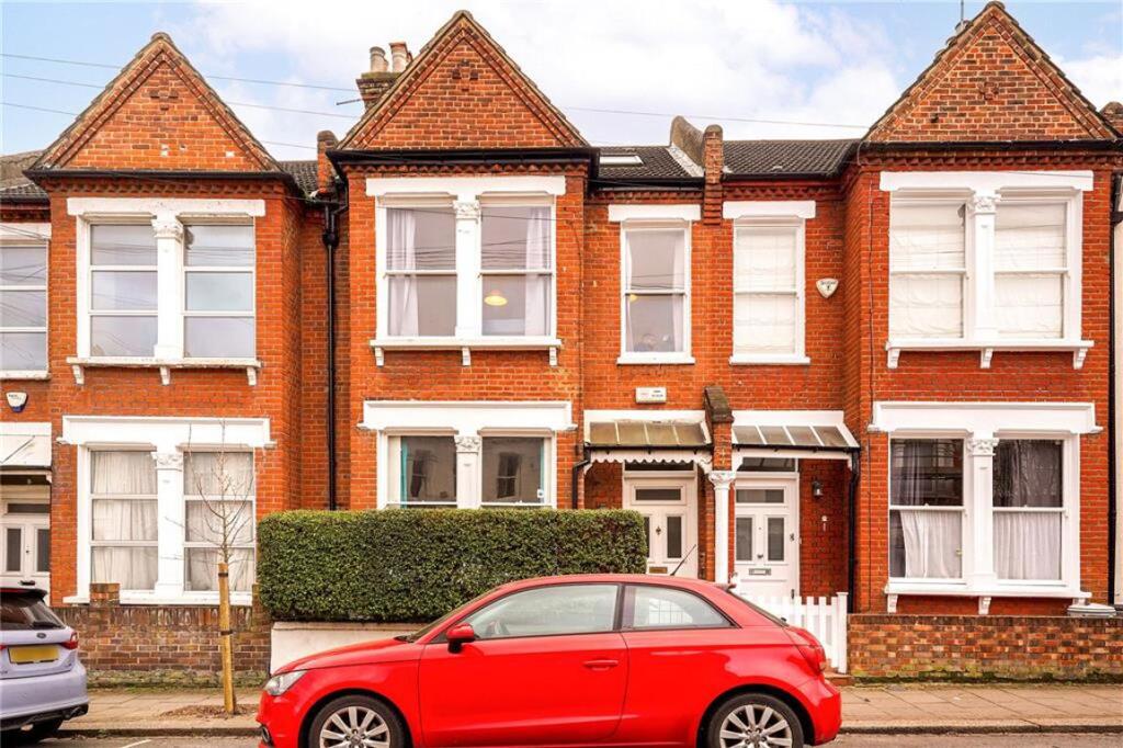 4 bed Detached for rent in Clapham. From Marsh & Parsons - Balham & Clapham South