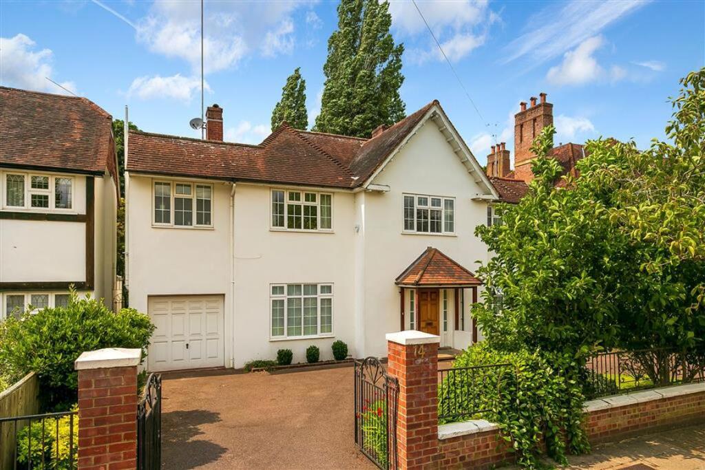 5 bed Detached for rent in London. From Marsh & Parsons - Barnes & East Sheen