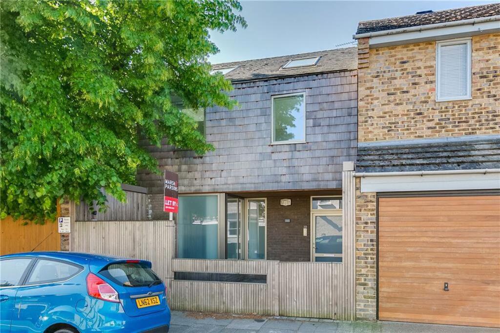 2 bed Detached for rent in London. From Marsh & Parsons - Barnes & East Sheen
