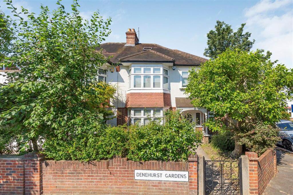 4 bed Mid Terraced House for rent in Richmond. From Marsh & Parsons - Barnes & East Sheen