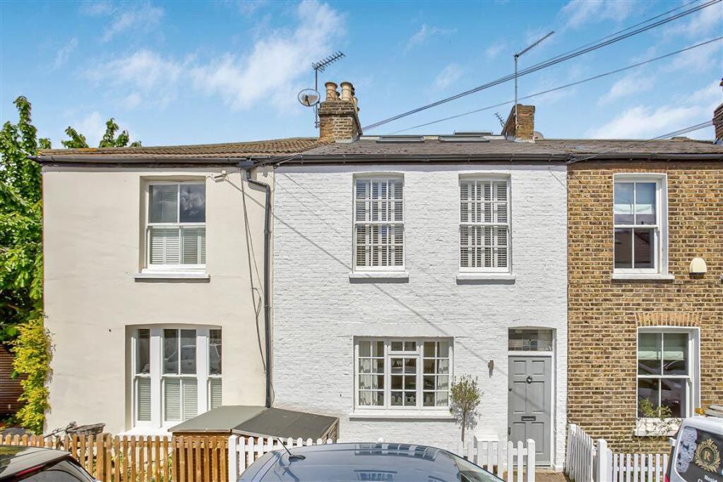 3 bed Mid Terraced House for rent in Barnes. From Marsh & Parsons - Barnes & East Sheen 3 bed Mid Terraced House for rent in Barnes. From Marsh & Parsons - Barnes & East Sheen