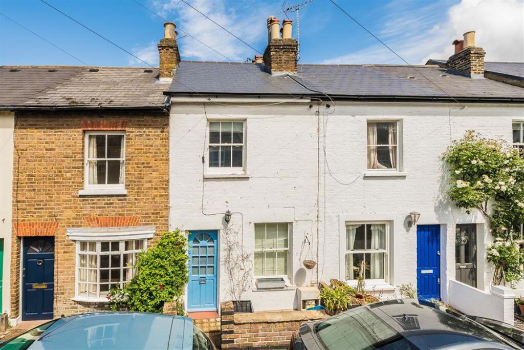2 bed Mid Terraced House for rent in Richmond. From Marsh & Parsons - Barnes & East Sheen