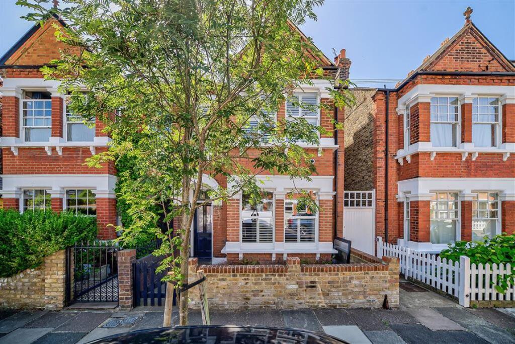 4 bed Detached for rent in Barnes. From Marsh & Parsons - Barnes & East Sheen