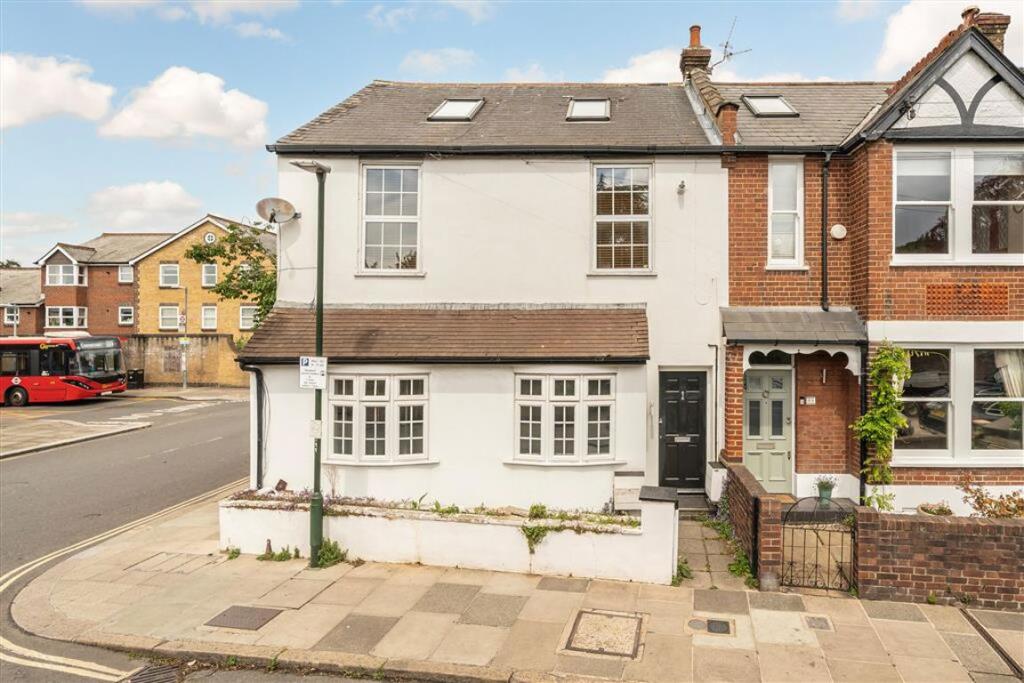 3 bed Annexe for rent in Barnes. From Marsh & Parsons - Barnes & East Sheen