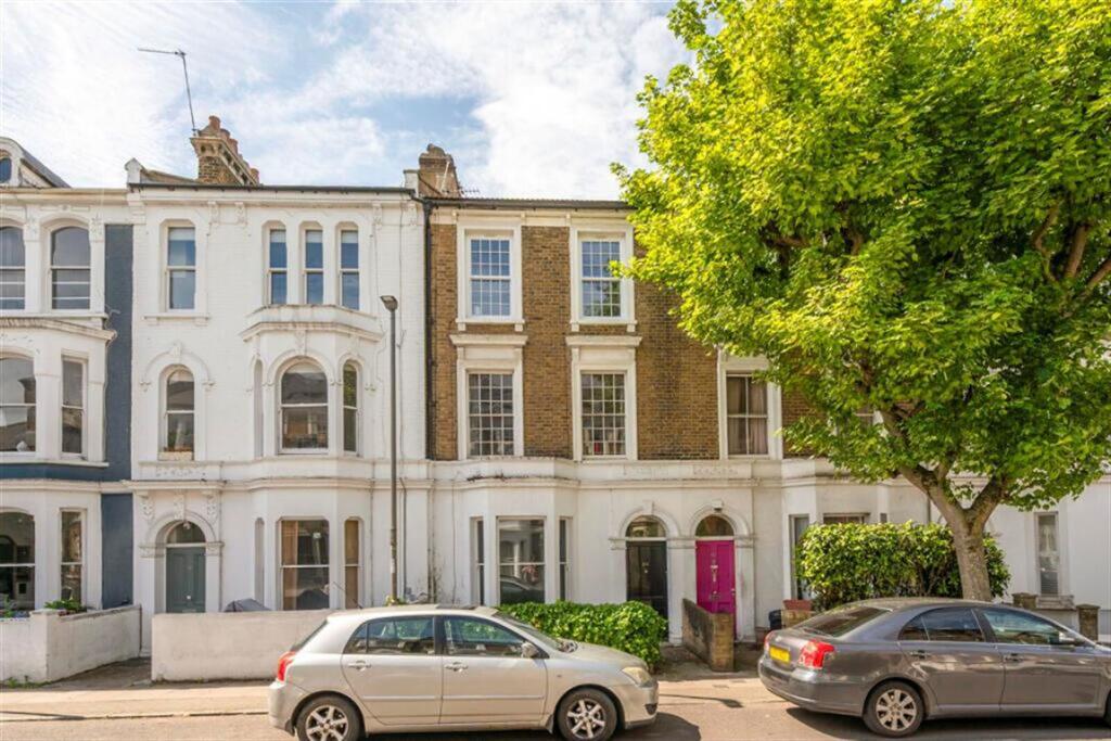3 bed Annexe for rent in Putney. From Marsh & Parsons - Barnes & East Sheen