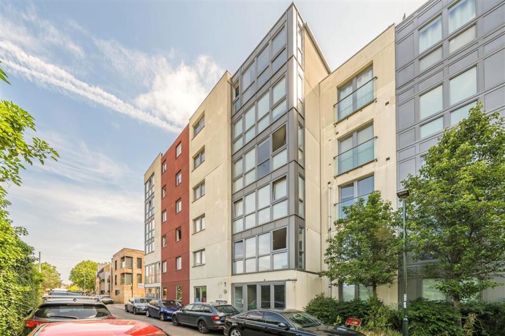1 bed 1st Floor Flat for rent in Richmond upon Thames. From Marsh & Parsons - Barnes & East Sheen