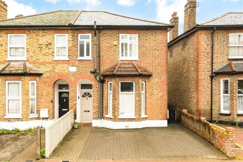 3 bed Semi Detached for rent in Richmond upon Thames. From Marsh & Parsons - Barnes & East Sheen