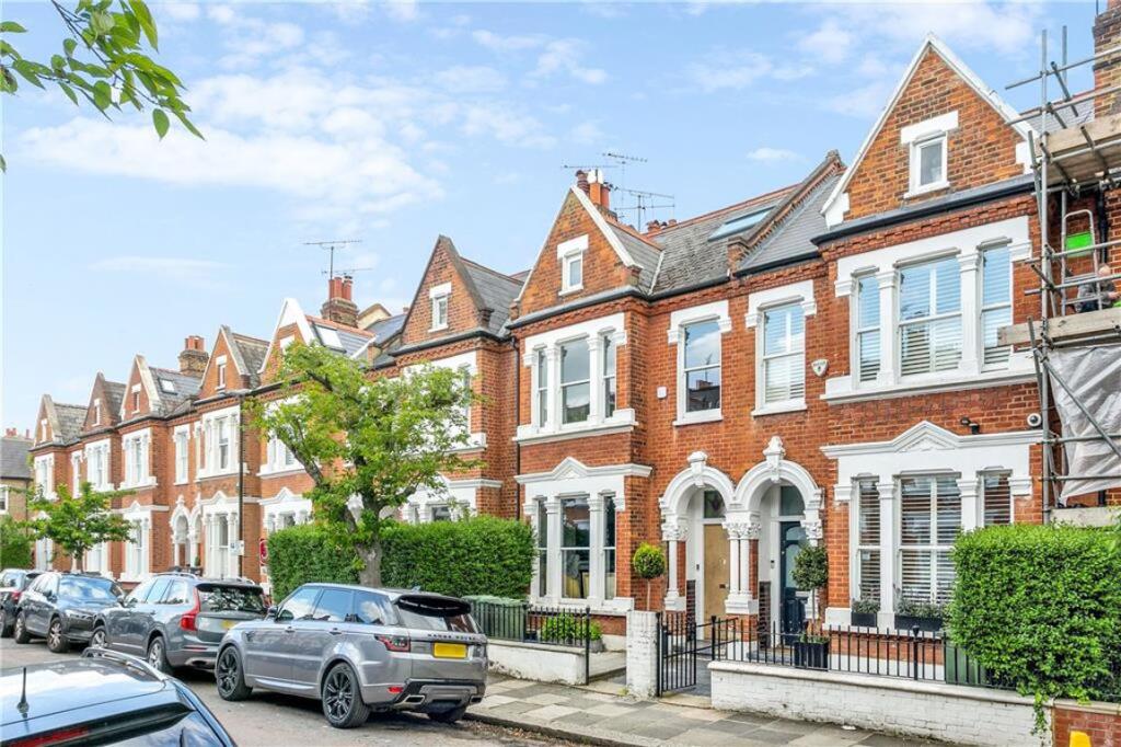 5 bed Mid Terraced House for rent in Barnes. From Marsh & Parsons - Barnes & East Sheen