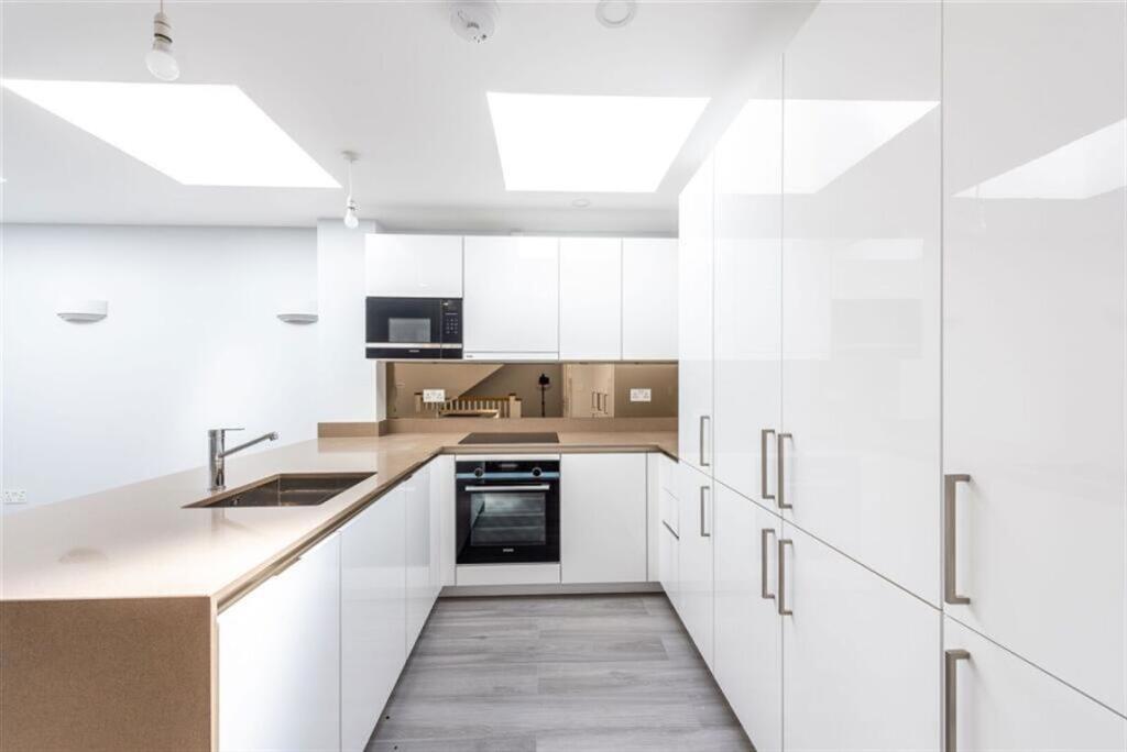 2 bed 1st Floor Flat for rent in Putney. From Marsh & Parsons - Barnes & East Sheen