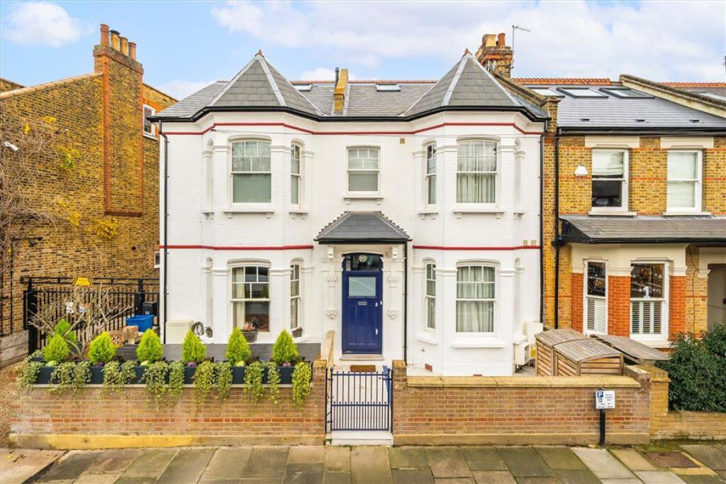 4 bed Mid Terraced House for rent in London. From Marsh & Parsons - Barnes & East Sheen
