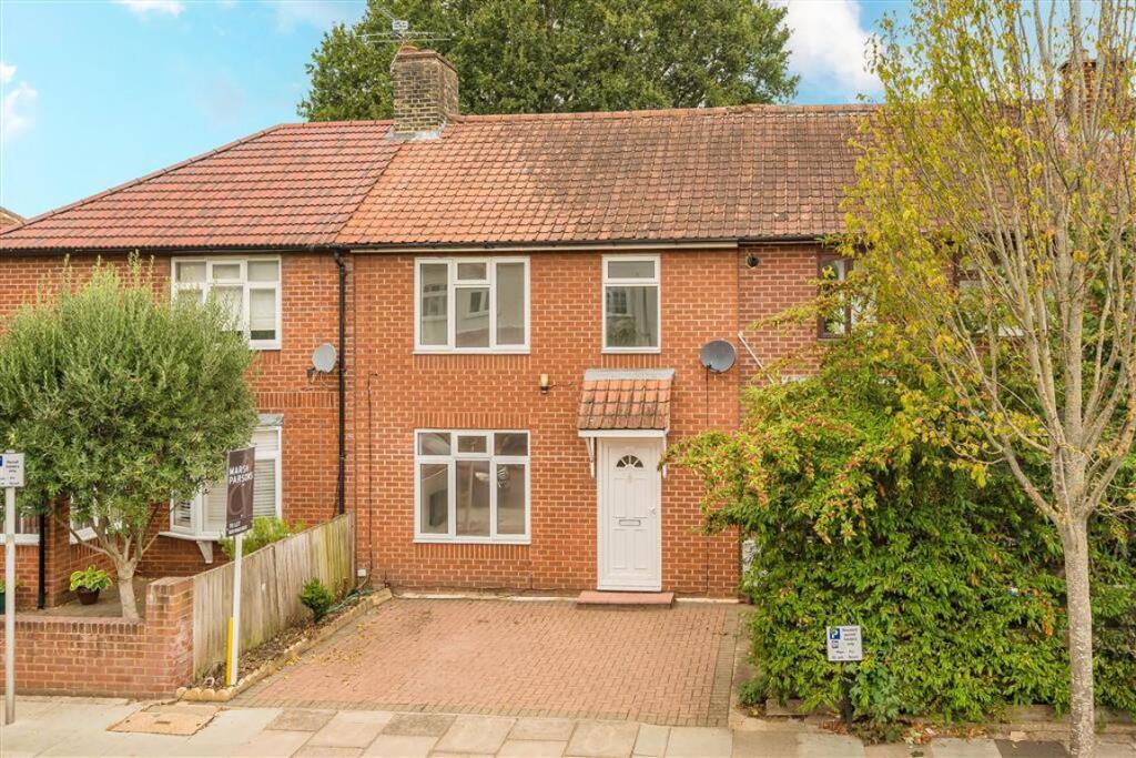 3 bed Detached for rent in Barnes. From Marsh & Parsons - Barnes & East Sheen 3 bed Detached for rent in Barnes. From Marsh & Parsons - Barnes & East Sheen