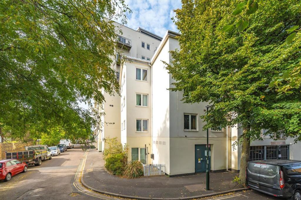 1 bed 1st Floor Flat for rent in Barnes. From Marsh & Parsons - Barnes & East Sheen