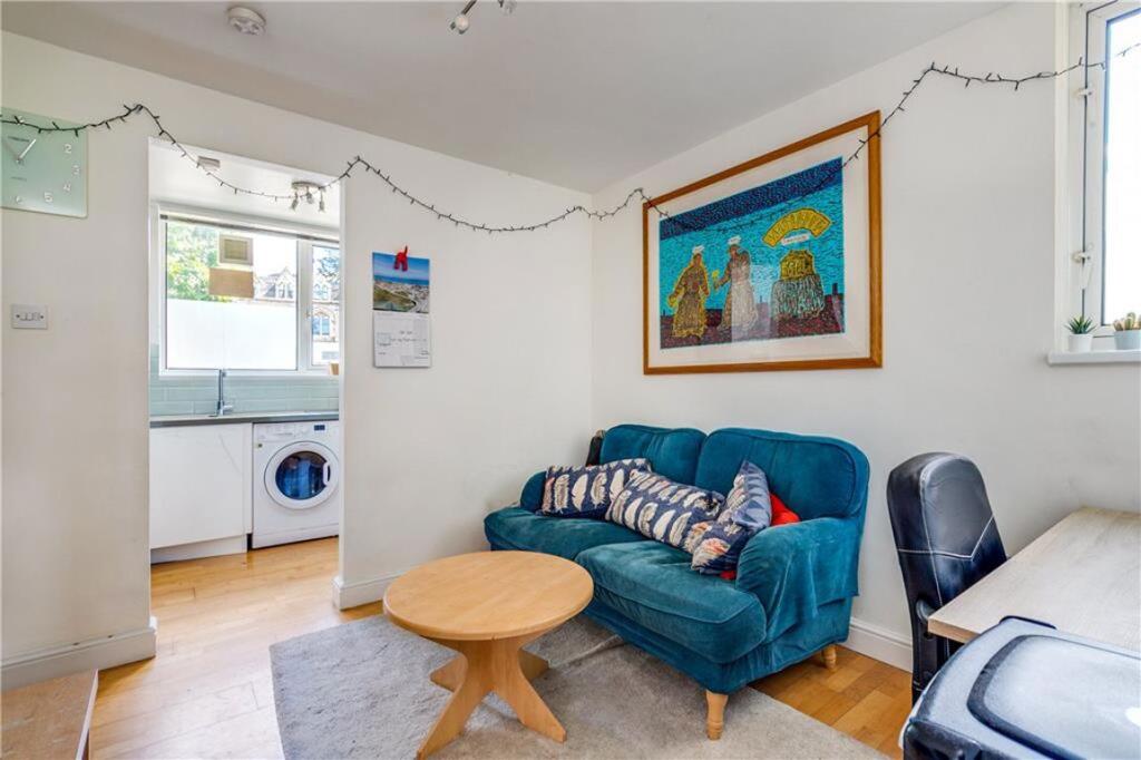 2 bed 1st Floor Flat for rent in London. From Marsh & Parsons - Battersea