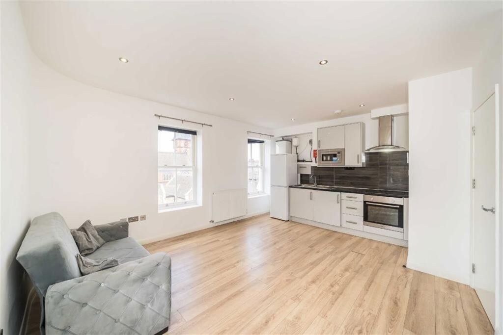 1 bed 1st Floor Flat for rent in . From Marsh & Parsons - Battersea
