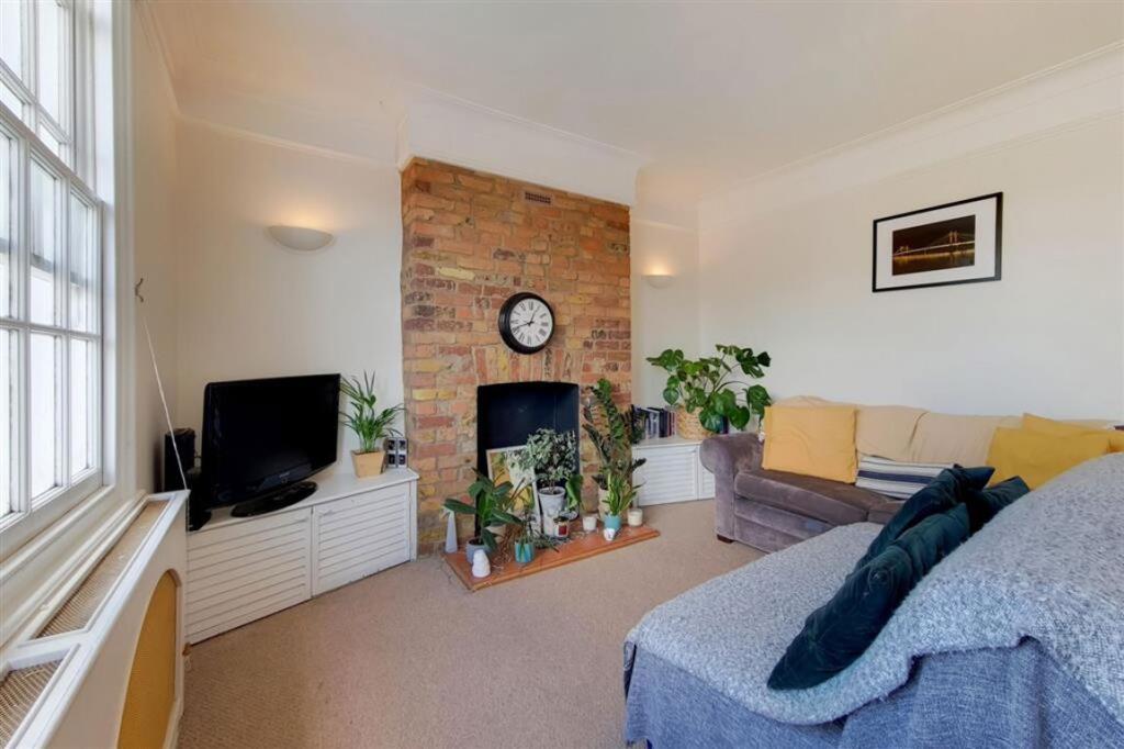 1 bed 1st Floor Flat for rent in Battersea. From Marsh & Parsons - Battersea