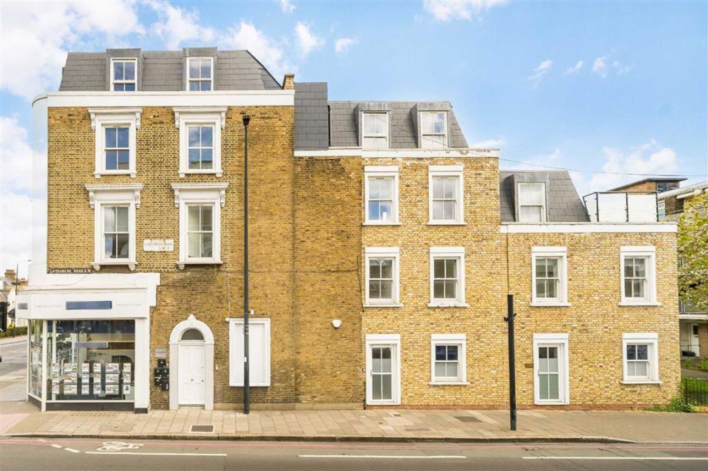 1 bed 1st Floor Flat for rent in . From Marsh & Parsons - Battersea