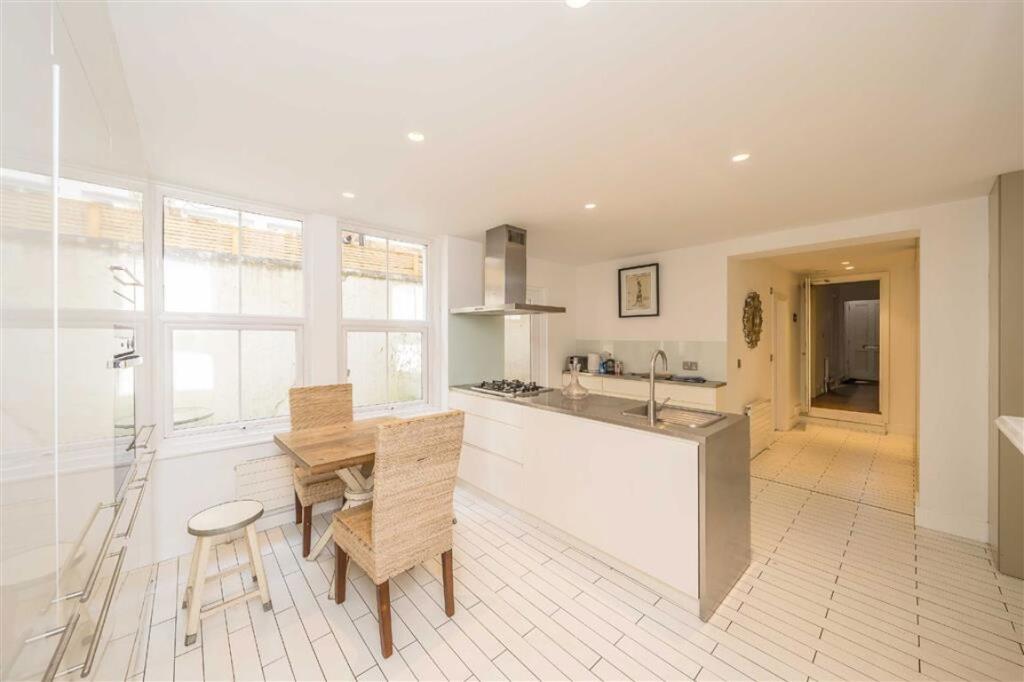 2 bed 1st Floor Flat for rent in London. From Marsh & Parsons - Battersea 2 bed 1st Floor Flat for rent in London. From Marsh & Parsons - Battersea