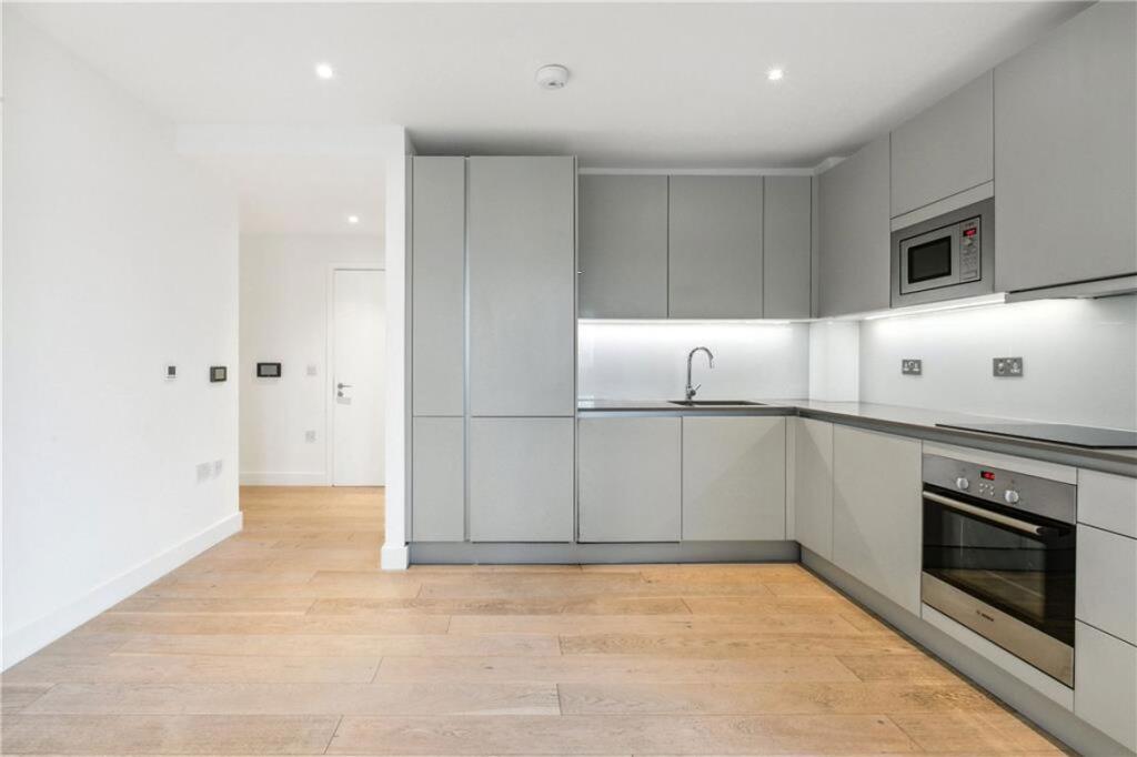 2 bed 1st Floor Flat for rent in London. From Marsh & Parsons - Battersea
