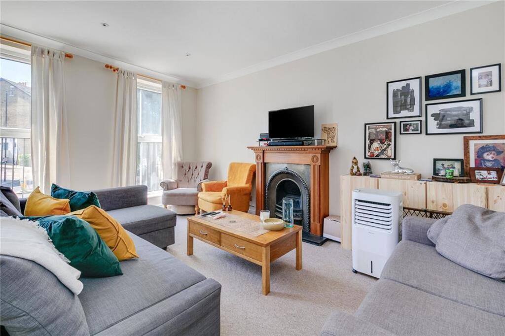 1 bed 1st Floor Flat for rent in London. From Marsh & Parsons - Battersea 1 bed 1st Floor Flat for rent in London. From Marsh & Parsons - Battersea