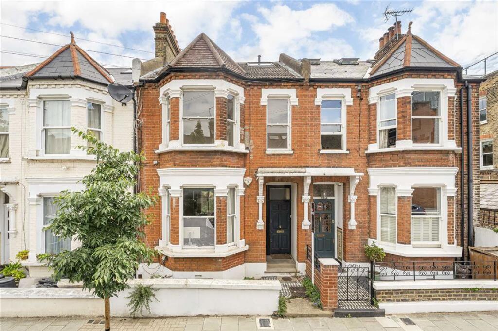3 bed Annexe for rent in London. From Marsh & Parsons - Battersea