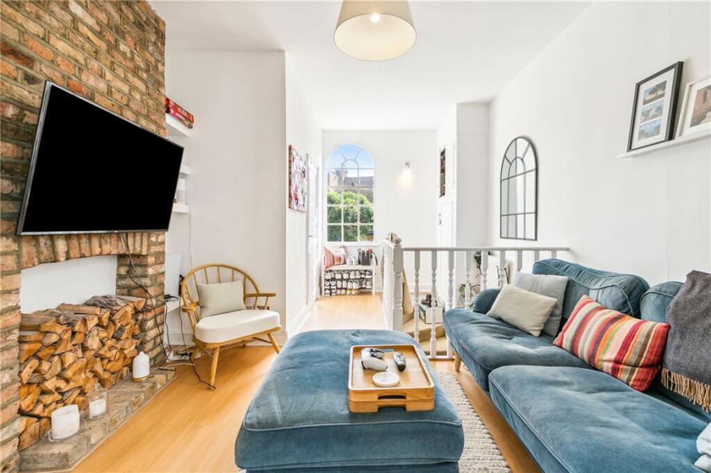 2 bed 1st Floor Flat for rent in London. From Marsh & Parsons - Battersea