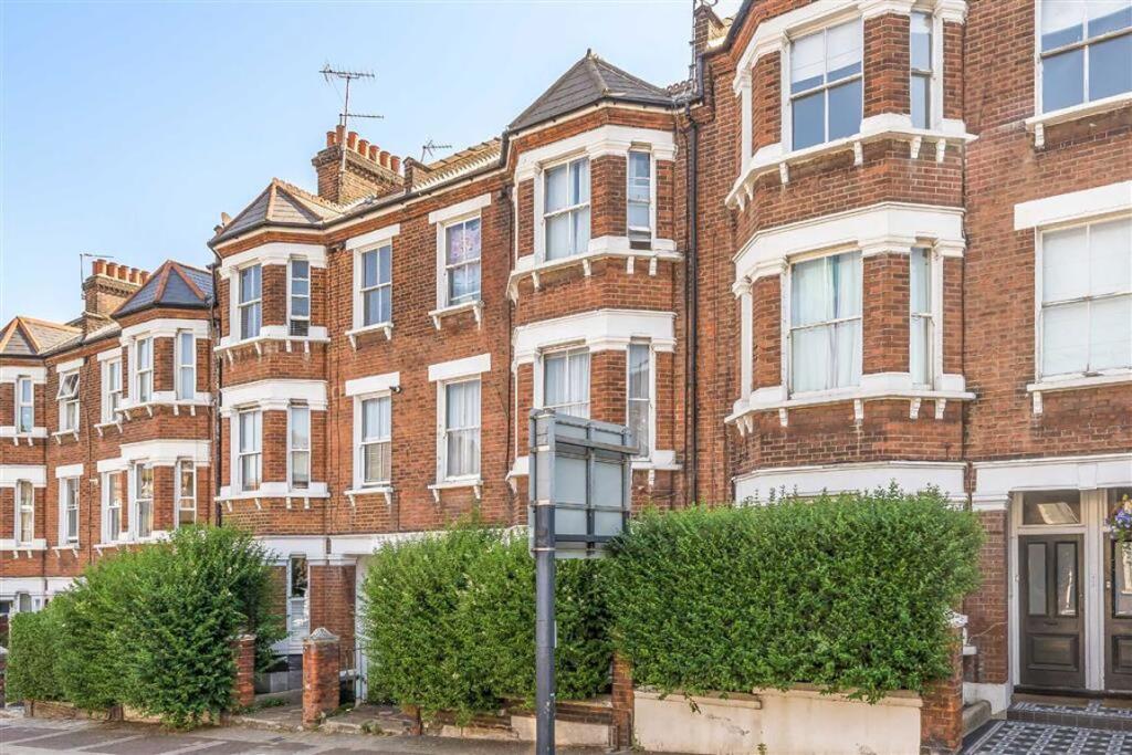 3 bed 1st Floor Flat for rent in Battersea. From Marsh & Parsons - Battersea