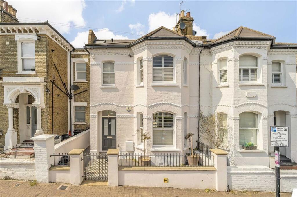 5 bed Mid Terraced House for rent in Battersea. From Marsh & Parsons - Battersea