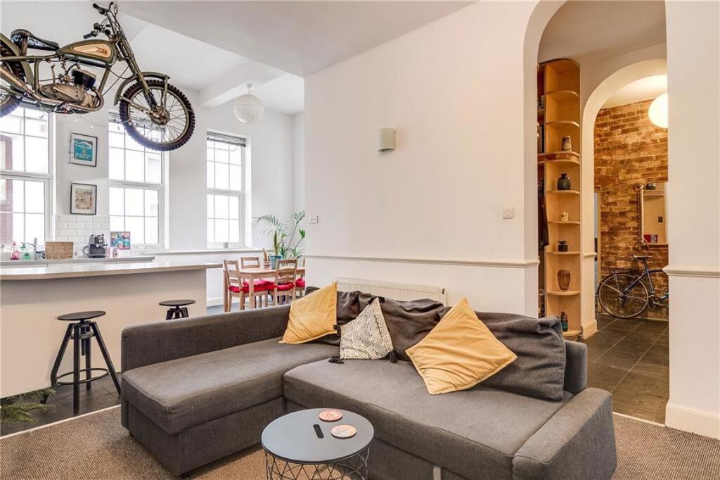 2 bed 1st Floor Flat for rent in Battersea. From Marsh & Parsons - Battersea