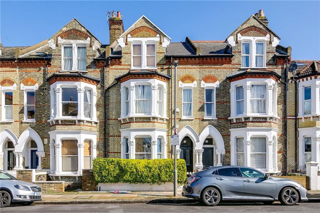 2 bed 1st Floor Flat for rent in Battersea. From Marsh & Parsons - Battersea