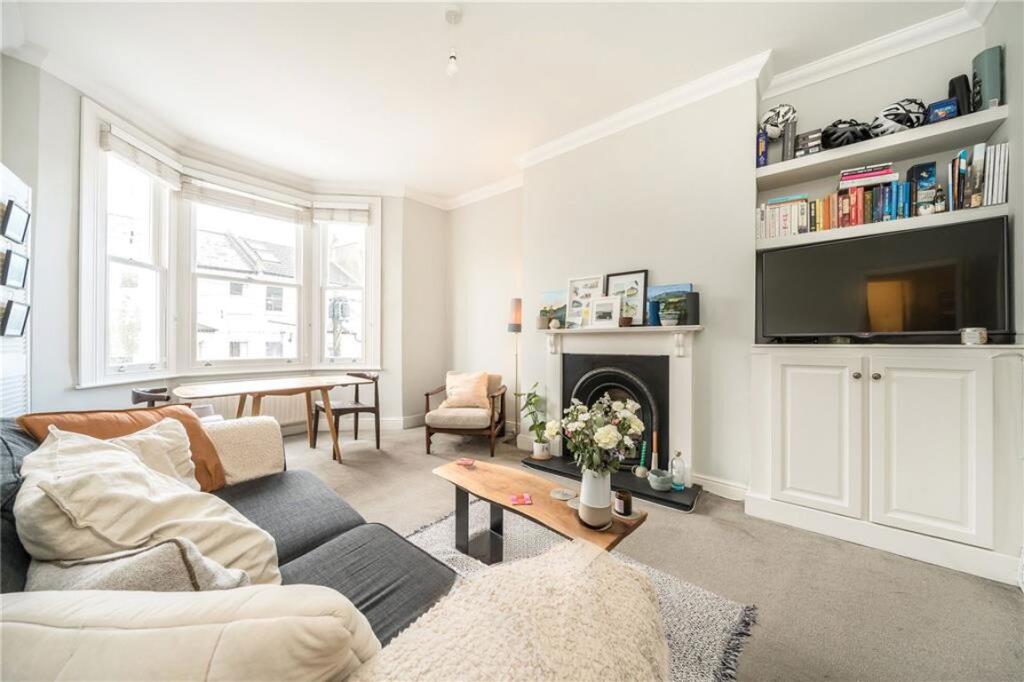1 bed 1st Floor Flat for rent in London. From Marsh & Parsons - Battersea