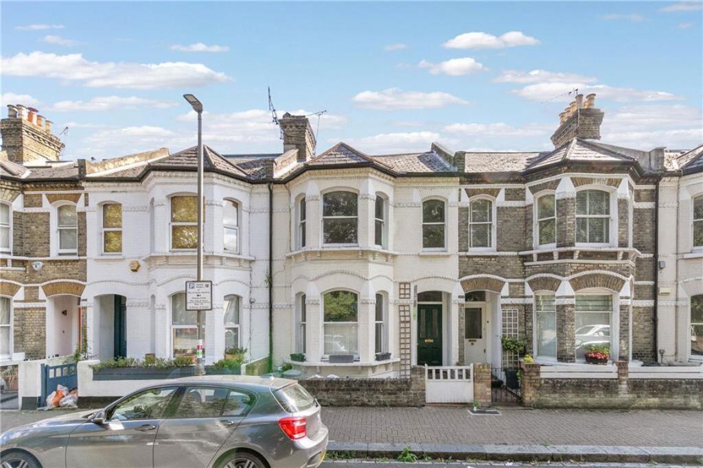 2 bed 1st Floor Flat for rent in London. From Marsh & Parsons - Battersea