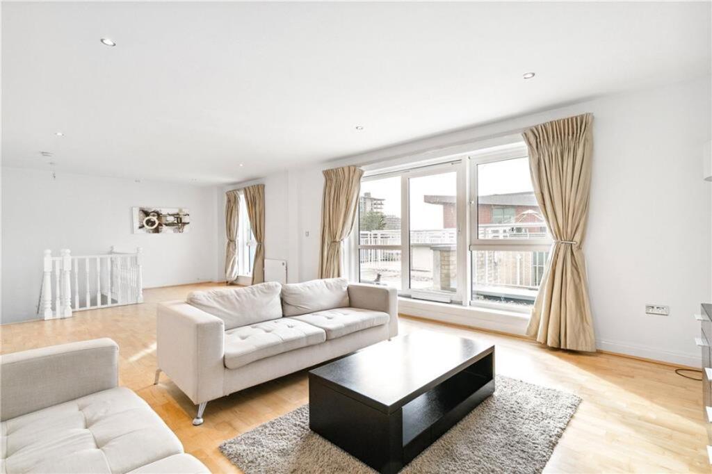 3 bed 1st Floor Flat for rent in London. From Marsh & Parsons - Battersea 3 bed 1st Floor Flat for rent in London. From Marsh & Parsons - Battersea