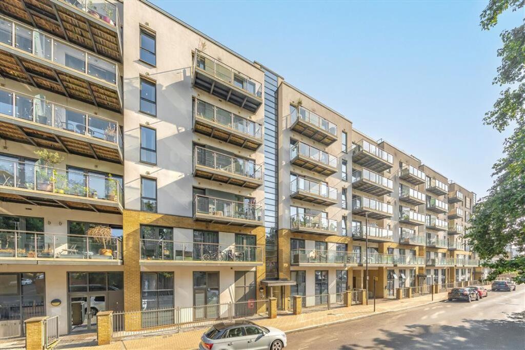 2 bed 1st Floor Flat for rent in London. From Marsh & Parsons - Battersea