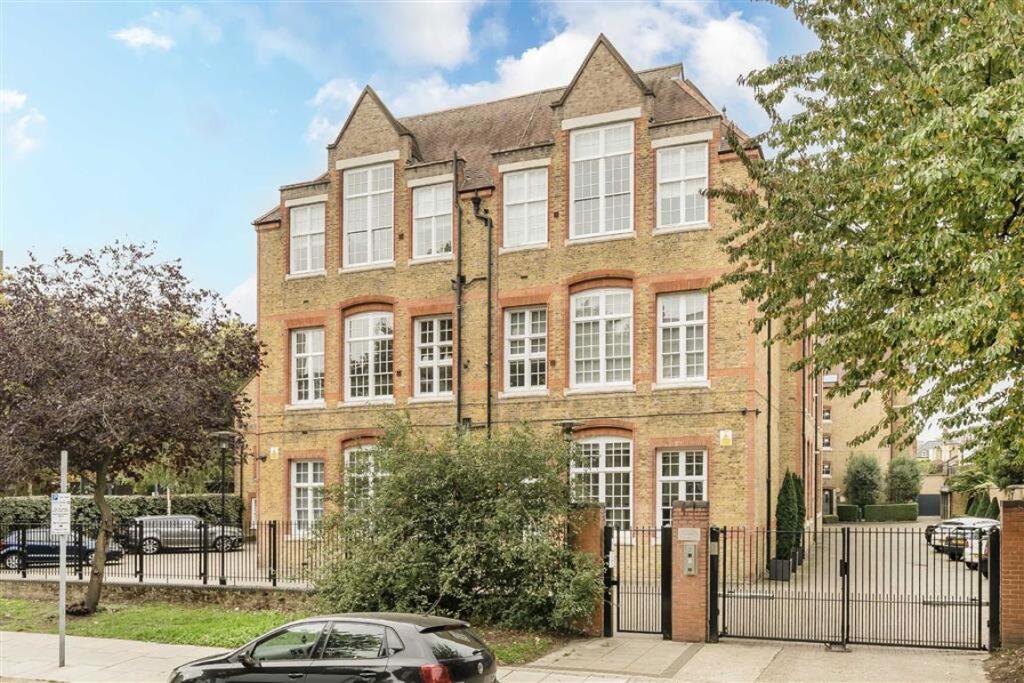 4 bed 1st Floor Flat for rent in London. From Marsh & Parsons - Battersea