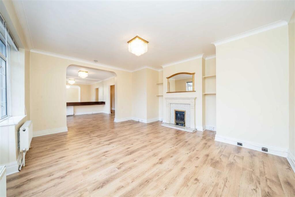 3 bed 1st Floor Flat for rent in London. From Marsh & Parsons - Brook Green