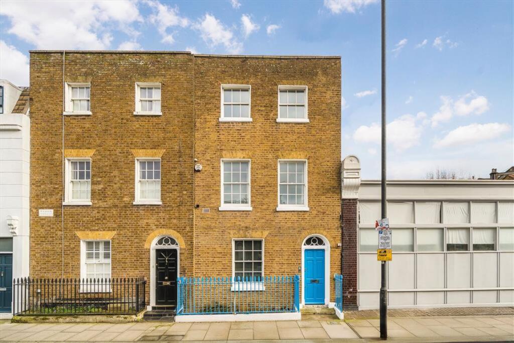 3 bed End of Terrace for rent in London. From Marsh & Parsons - Brook Green