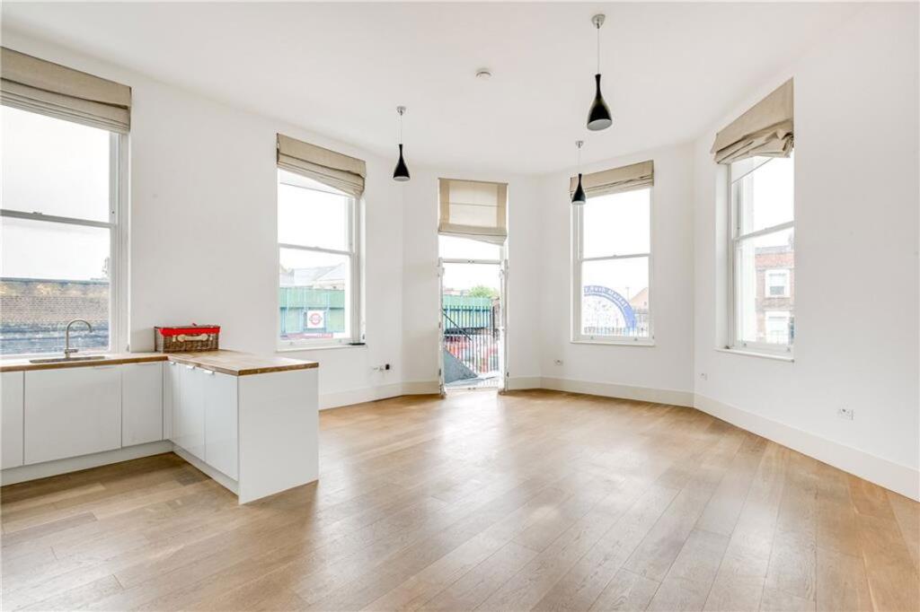 2 bed 1st Floor Flat for rent in Hammersmith. From Marsh & Parsons - Brook Green