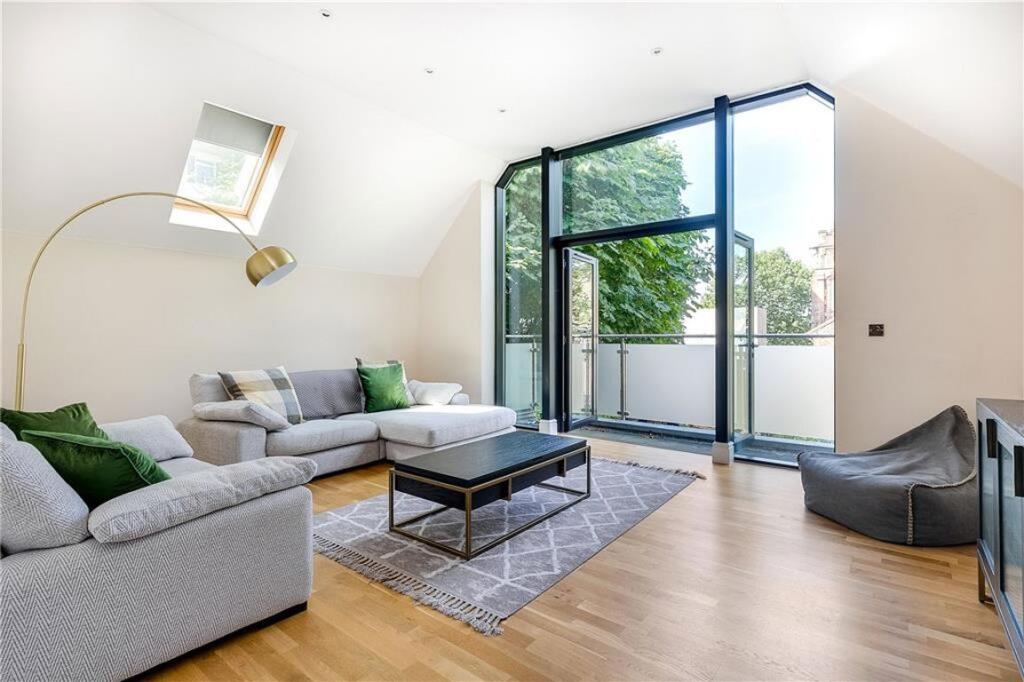 1 bed 1st Floor Flat for rent in London. From Marsh & Parsons - Brook Green