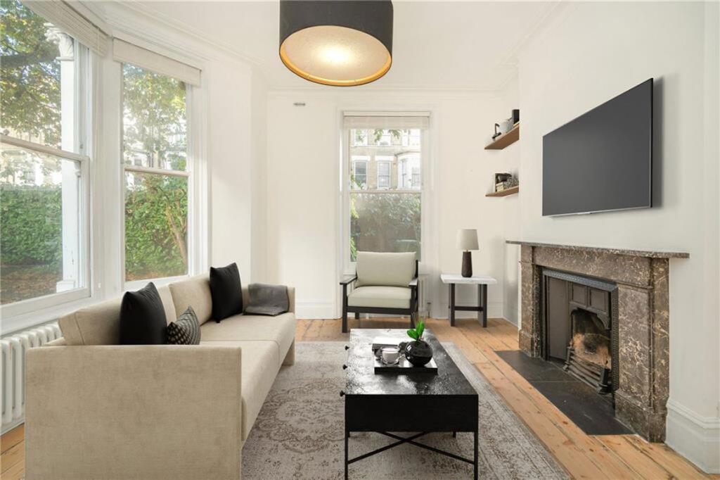 2 bed Annexe for rent in Kensington. From Marsh & Parsons - Brook Green