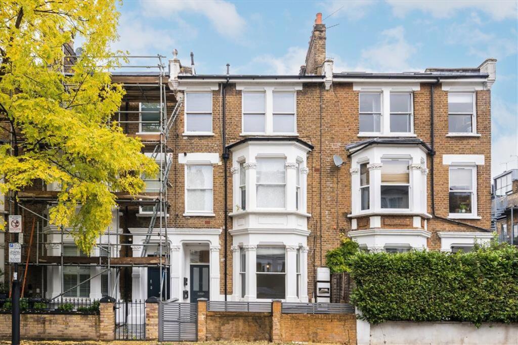 2 bed 1st Floor Flat for rent in Hammersmith. From Marsh & Parsons - Brook Green