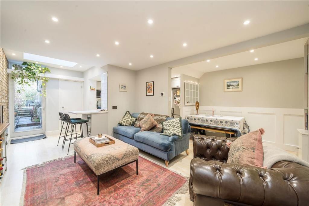 2 bed 1st Floor Flat for rent in Hammersmith. From Marsh & Parsons - Brook Green