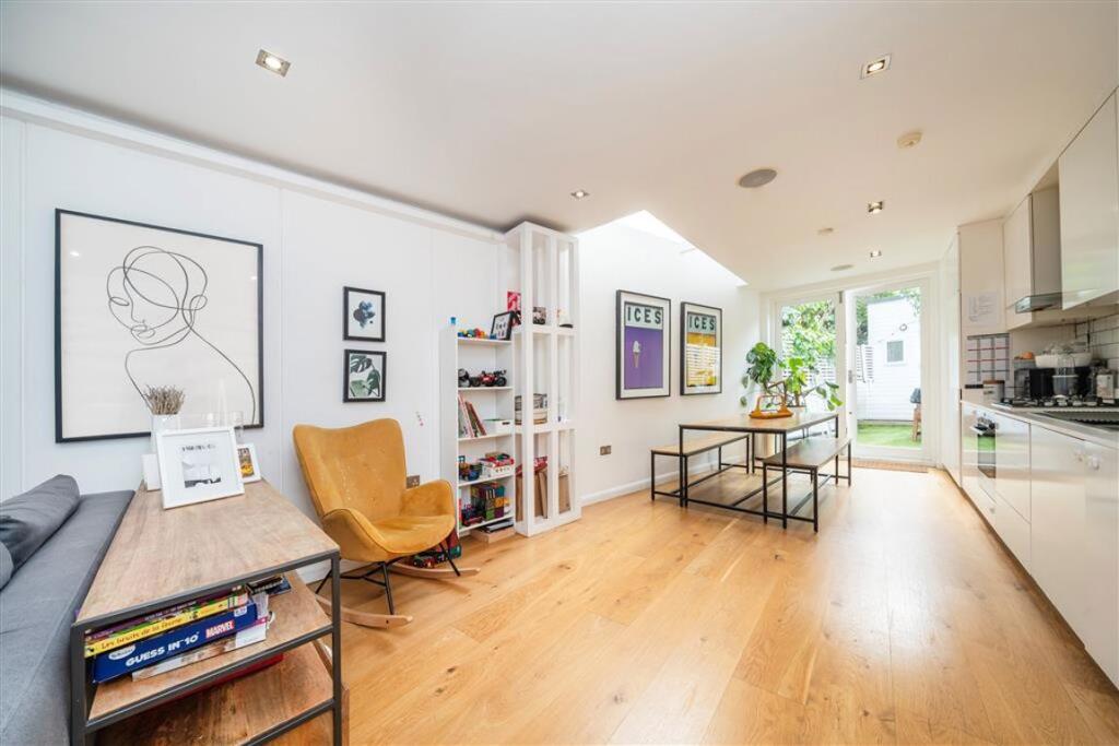 3 bed Mid Terraced House for rent in Kensington. From Marsh & Parsons - Brook Green