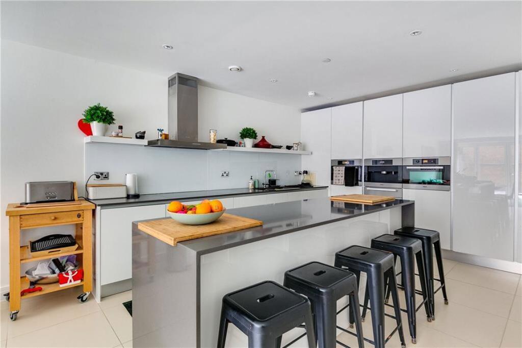 5 bed Detached for rent in Hammersmith. From Marsh & Parsons - Brook Green 5 bed Detached for rent in Hammersmith. From Marsh & Parsons - Brook Green