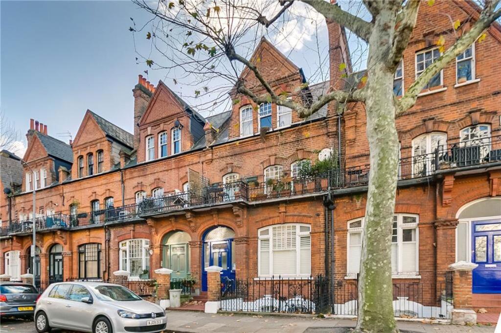 1 bed 1st Floor Flat for rent in Kensington. From Marsh & Parsons - Brook Green