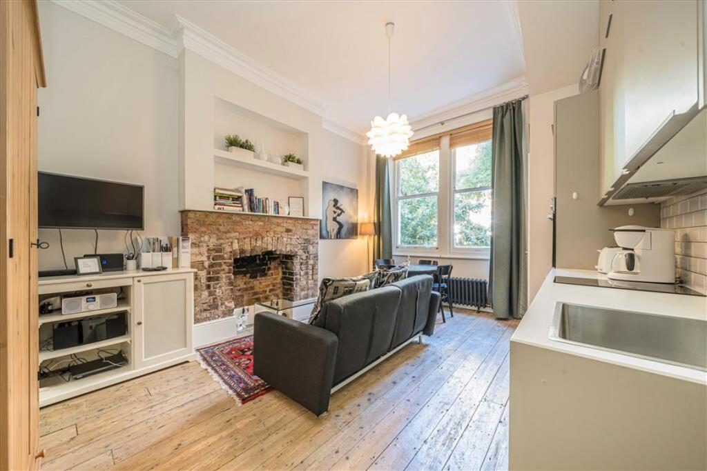 1 bed 1st Floor Flat for rent in Hammersmith. From Marsh & Parsons - Brook Green